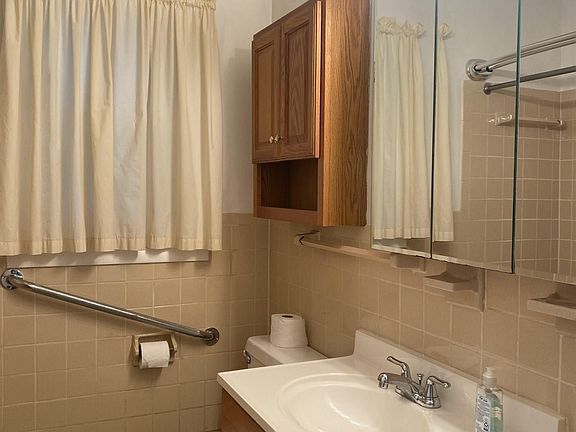 5th image of 2442 Laclede Ave