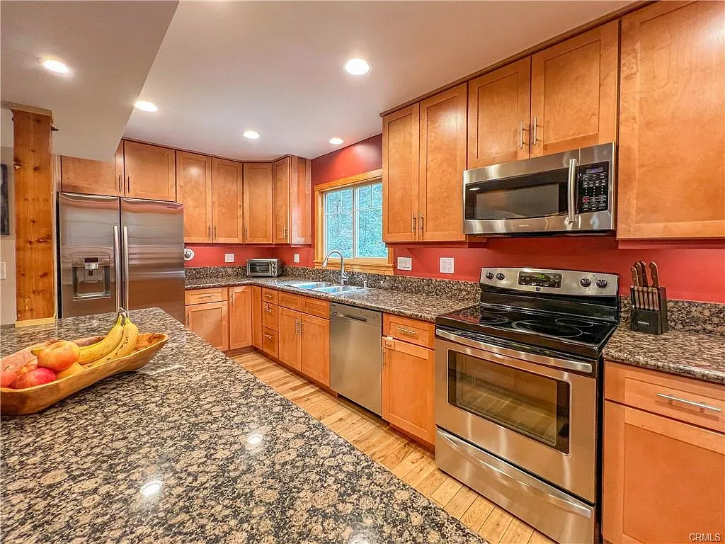 4 bed, 2012 sqft, $3,100 — Photo 3