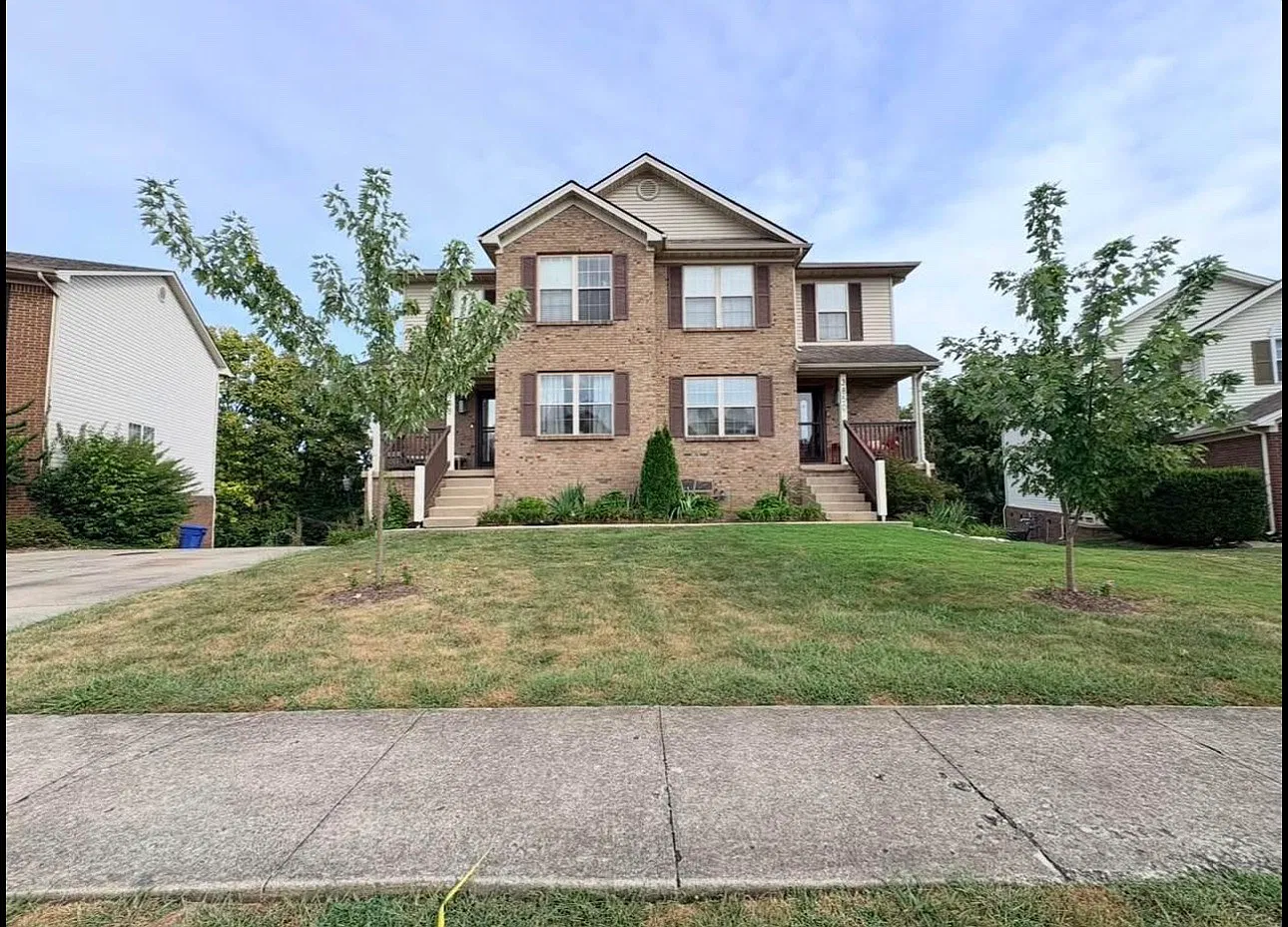 3 bed, 2.5 bath, 1660 sqft, $2,350 — Photo 1