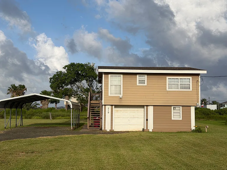 219 Flamingo St — Photo 3