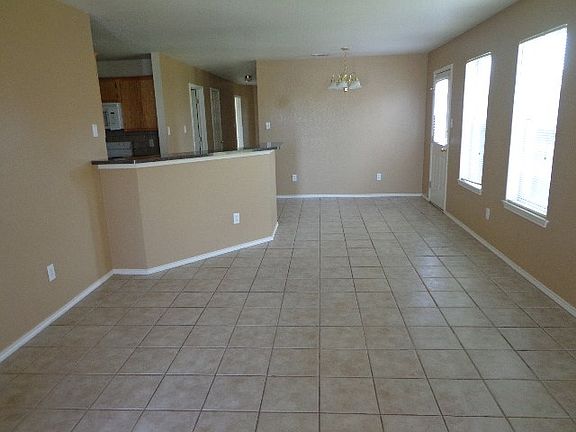 5th image of 2808 Windmill Ct Unit B