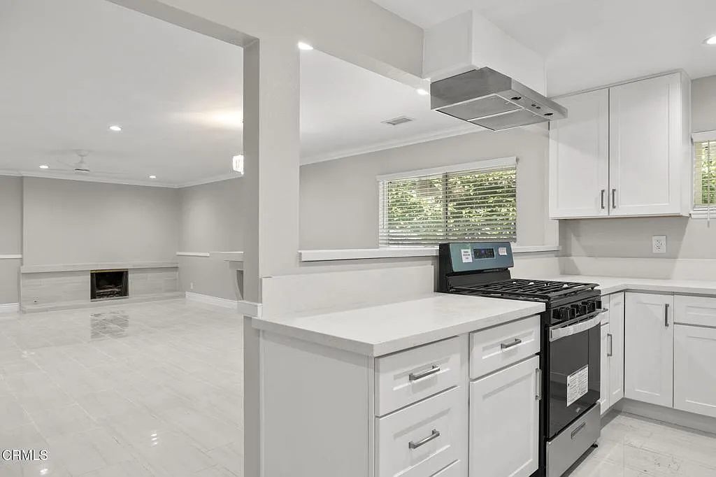 3 bed, 3.0 bath, 1650 sqft, $4,200 — Photo 3