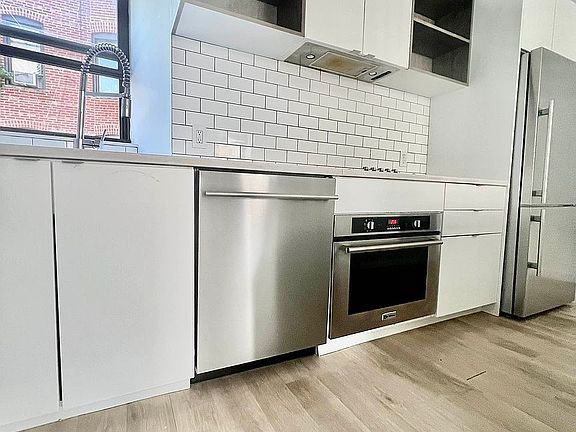 2nd image of 78 Bank St APT 18