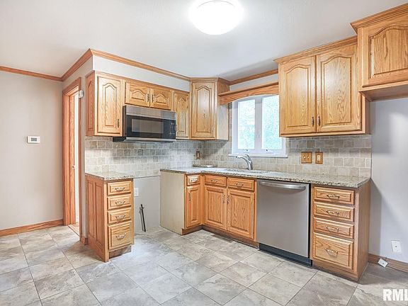 4th image of 3534 N Linden Ln