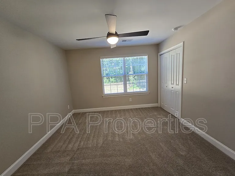 402 Giles St — Photo 15