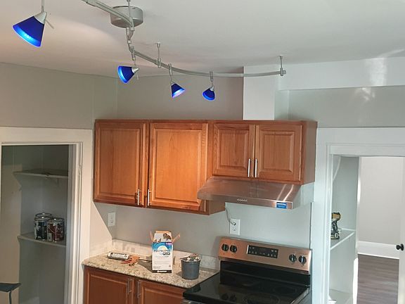 3rd image of 145 Crescent St #X