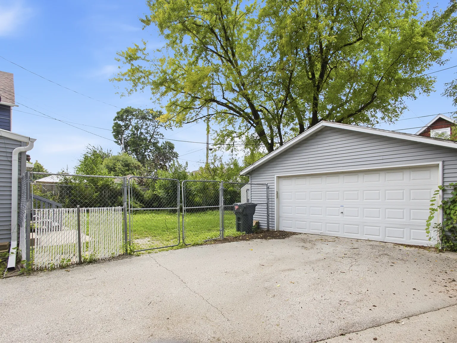 2 bed, 1300 sqft, $2,300 — Photo 3