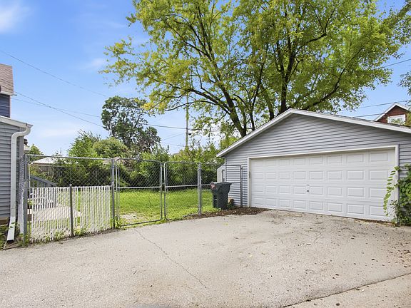 3rd image of 1513 S 80th St #1513