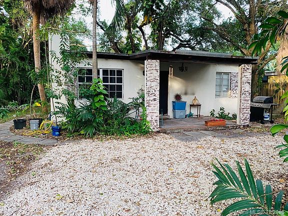 3rd image of 1725 SW 14th Ct