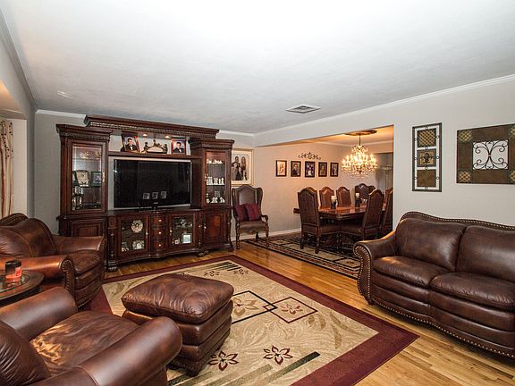 3rd image of 71 Eaton Ln