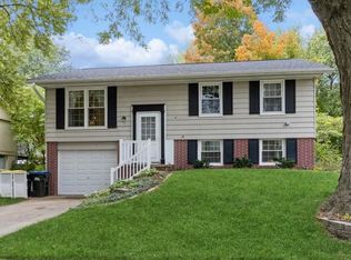 8 Regal Ln, Iowa City, IA 52240