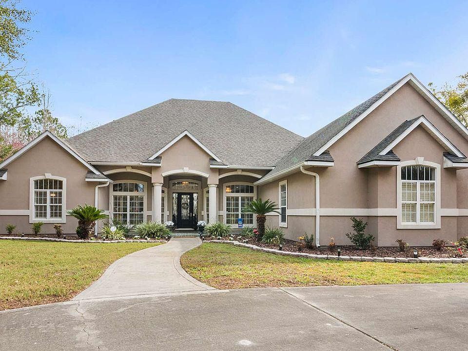 1st image of 822 SW Scenic Lake Dr