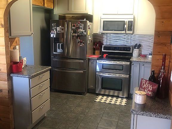 4th image of 2118 Hillcrest Dr