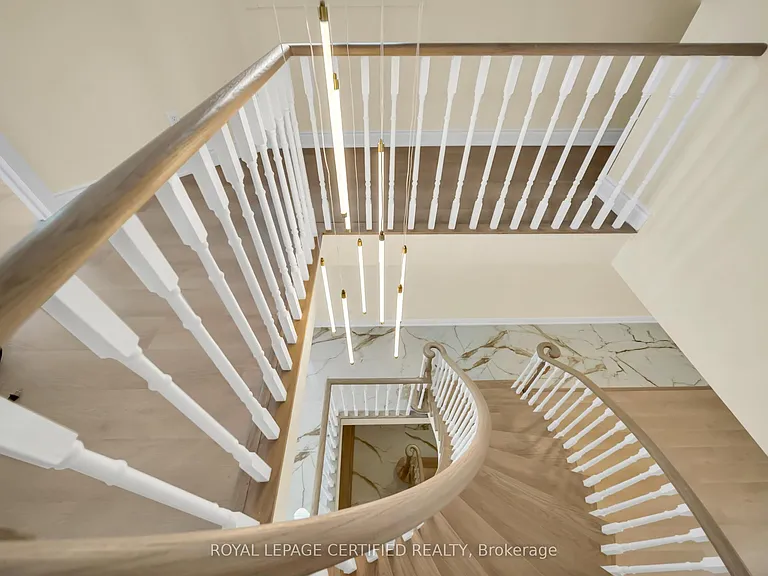 5016 Natkarni Cres #UPPER — Photo 36
