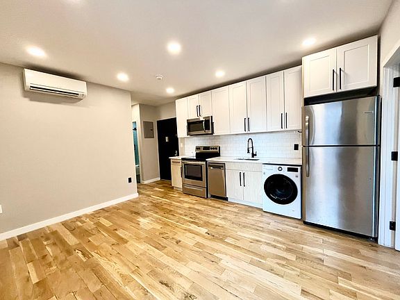 2nd image of 213 Saint Anns Ave #402
