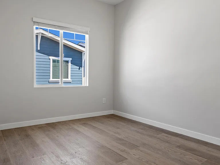 1345 Holly Ave — Photo 17