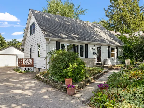 438 S Wright St, Naperville, IL 60540