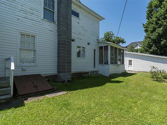 5th image of 126 S Rutland St