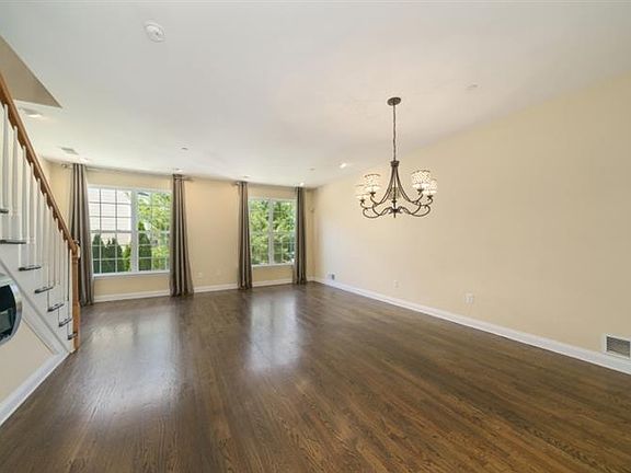 5th image of 5 Dogwood Ln