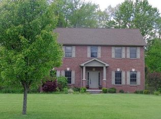 1911 Pierce Bluffs Dr, Hermitage, PA