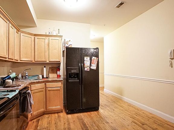 3rd image of 1823-1827 N 18th St #B