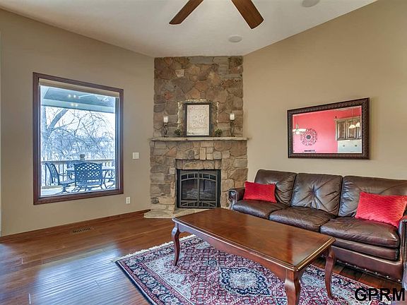 5th image of 802 S 184th St