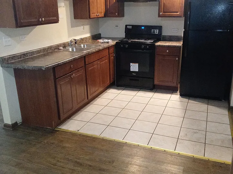 1020 E 150th Pl #2E — Photo 4