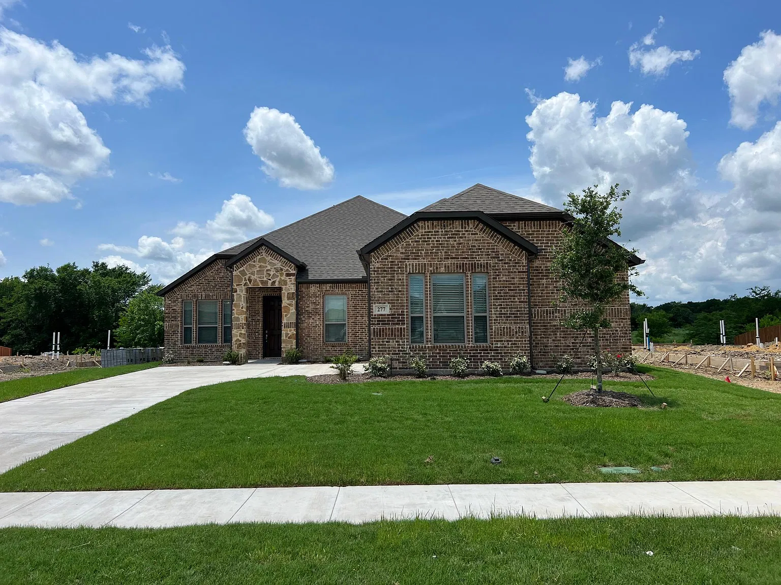 4 bed, 2.5 bath, 2344 sqft, $2,995 — Photo 2