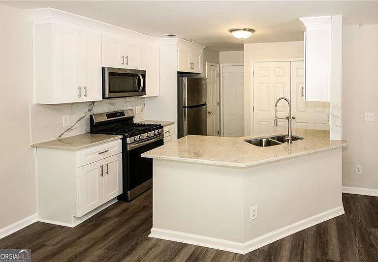 121 Stoneforest Dr — Photo 13