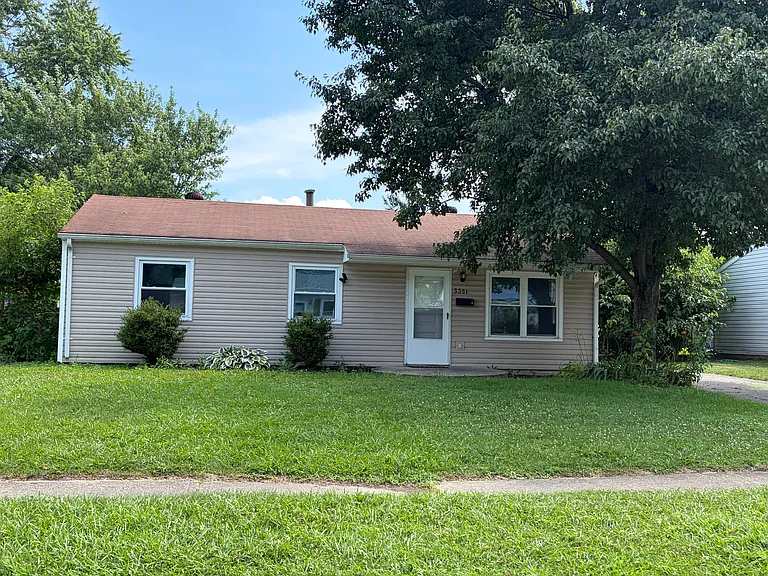 3351 Ainsworth Dr — Photo 2