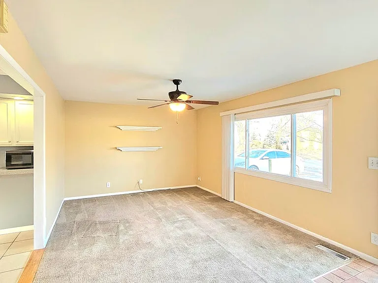 1205 Hoyt St — Photo 3