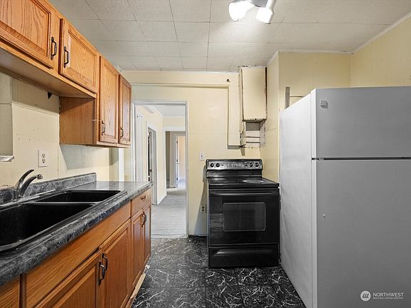 5th image of 603 Military Street