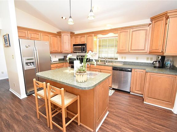 5th image of 152 Lakeview Dr