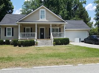 98 Lake Dr, Midway, GA 31320