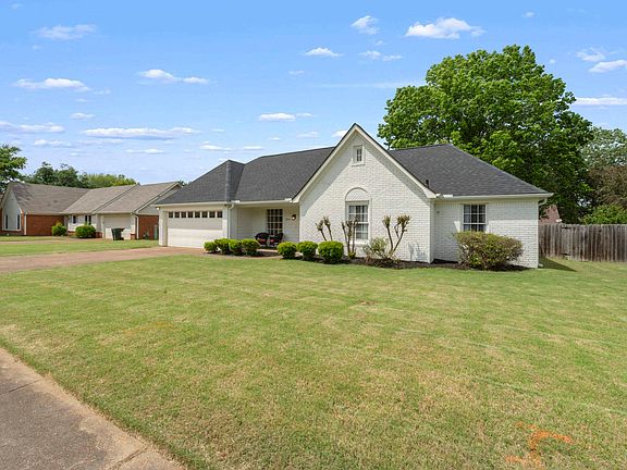 3rd image of 364 Rose Trellis Rd