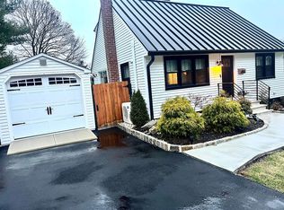 10 White Ter, Ramsey, NJ 07446