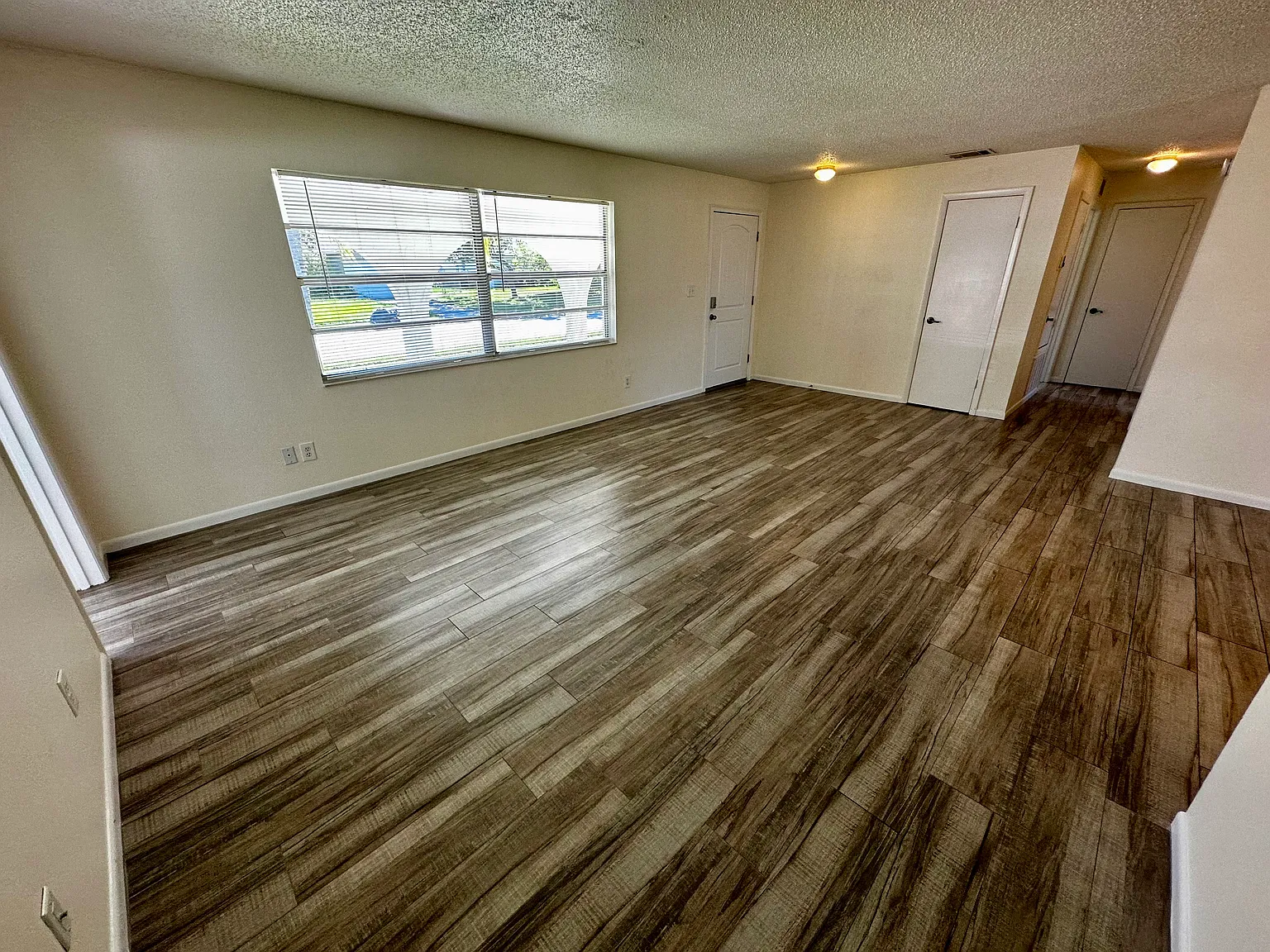 4 bed, 1643 sqft, $2,050 — Photo 3