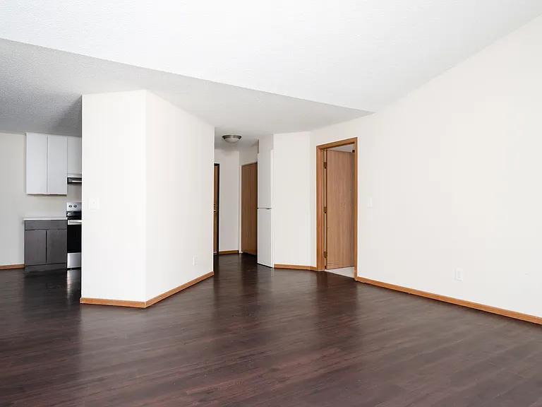 Hummingbird Cove Apartments — Photo 27