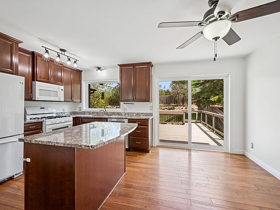 4th image of 3876 Westbury Ln