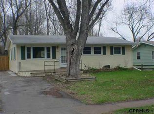 1213 N Cole Creek Dr, Omaha, NE 68114