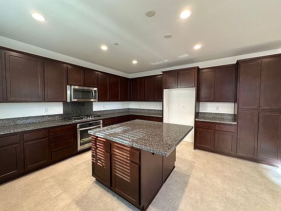 4th image of 15774 Sweet Bay Ave