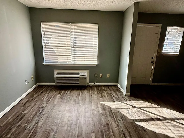 3022-3024 Bernice Dr #3022 — Photo 5