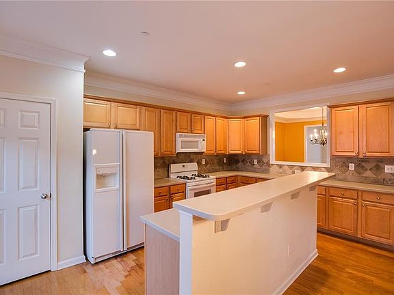 4th image of 214 Aldridge Pl
