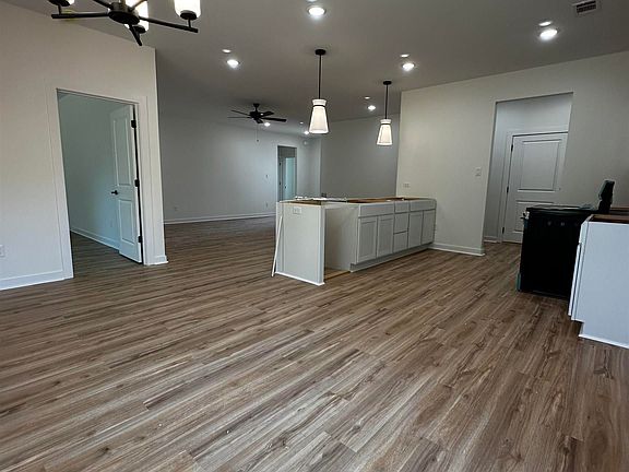 5th image of 126 Everest St