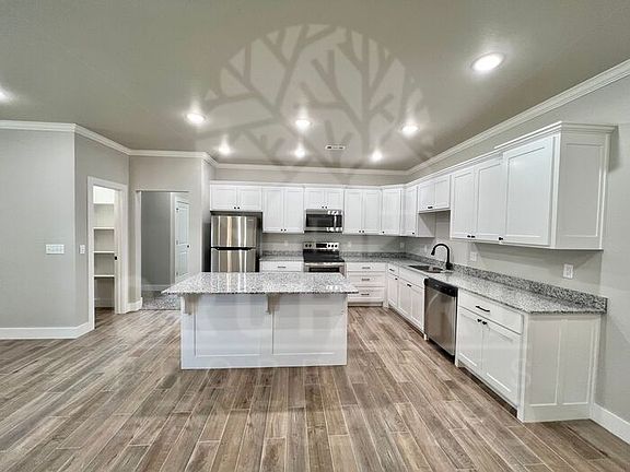 3rd image of 579 Bradford Dr