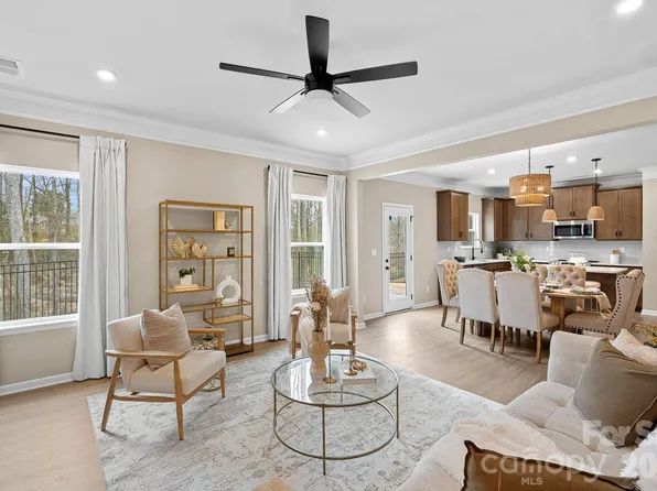 7122 Amberhouse Dr, Charlotte, NC 28212