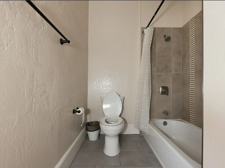 427 S 3rd St #6 — Photo 11