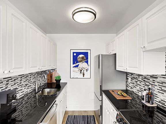 4th image of 50 W 34th St APT 6A3
