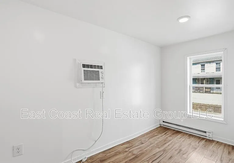 316 N High St — Photo 14