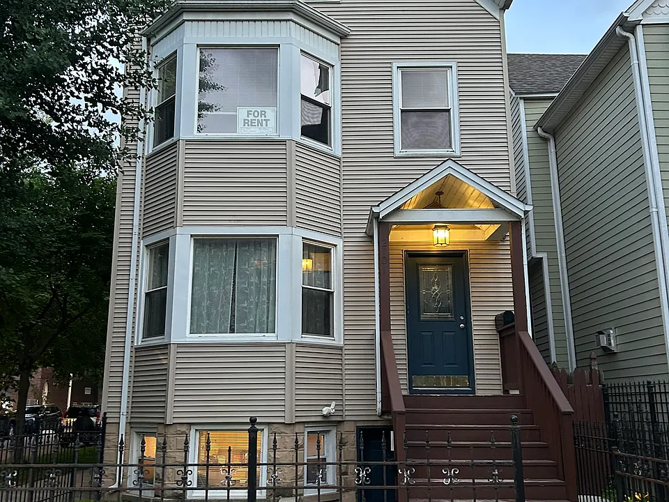 2101 W Montrose Ave #2
